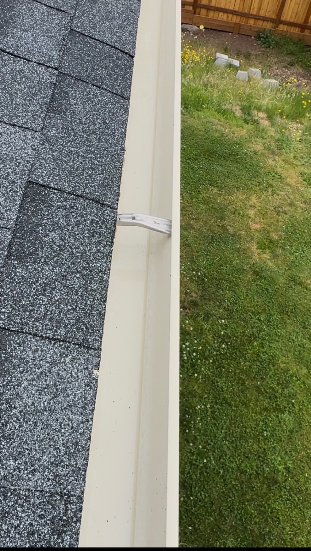 Gutter Cleaning & Debris Removal — Before - Gutter Cleaning & Debris Removal in King County WA — after